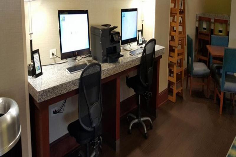 Holiday Inn Express & Suites Wilmington-University Center By Ihg Dış mekan fotoğraf